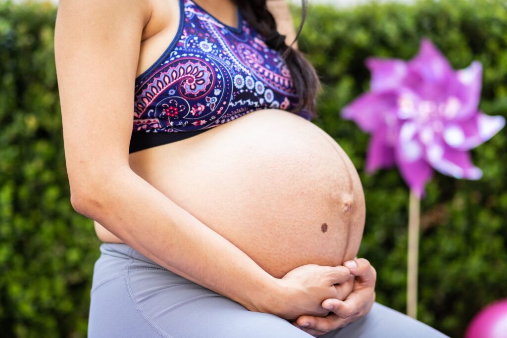 Panza de mujer embarazada